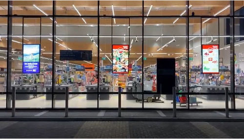 Τελευταίες εταιρικές λύσεις σχετικά με Υψηλή φωτεινότητα 55 ιντσών Διπλής όψης οθόνη LCD παράθυρο